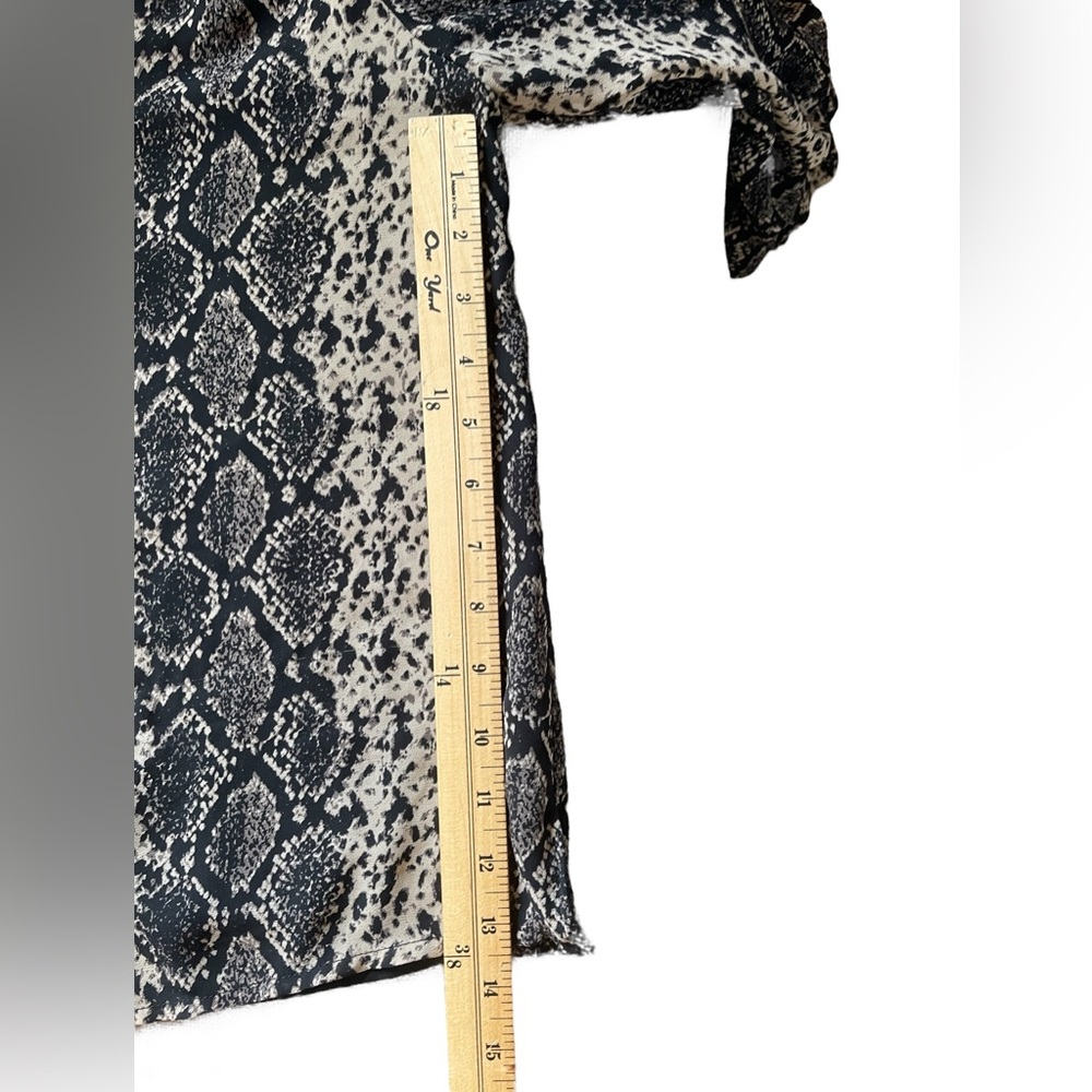 VINCE CAMUTO Black/Beige Snake Print Bishop Sleeve 3/4 Sleeve Blouse Top - Small - Picture 14 of 16